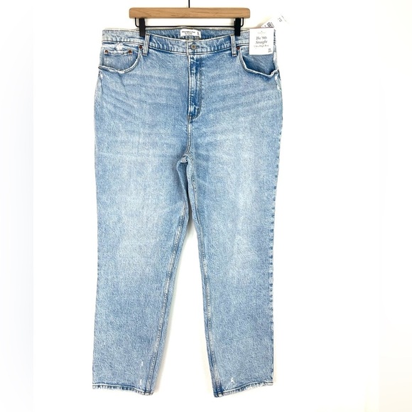Abercrombie & Fitch Curve Love Ultra High
Rise The 90s Straight Jean NWT Sz 35 - Picture 3 of 12